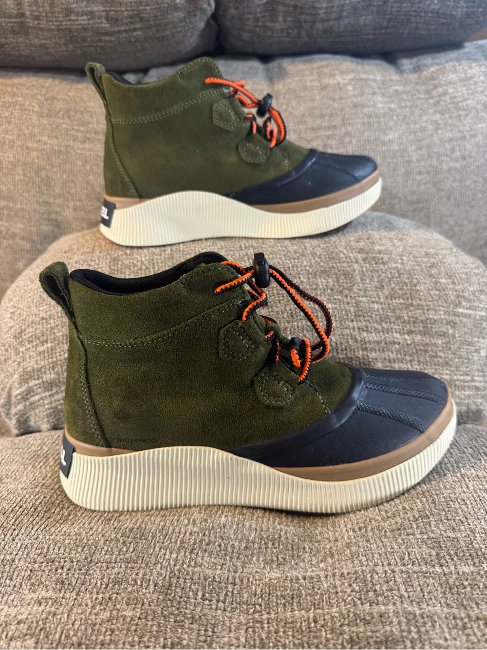 SOREL Out N About IV Classic Waterproof Boots Utility Green/Black Size 6